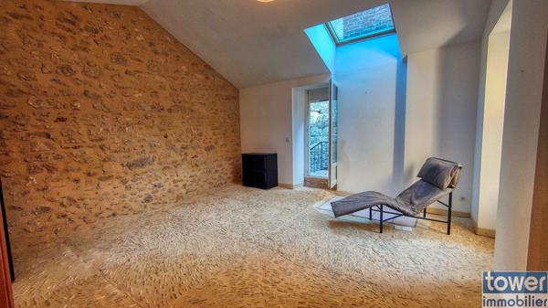 MAISON DE VILLAGE 221 m2 et sa GRANGE AMENAGEABLE 46700 PUY L EVEQUE