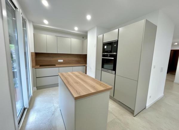 T4 rénové de 84 m² avec balcon filant, ascenseur et parking