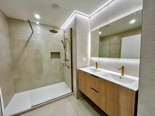 T4 rénové de 84 m² avec balcon filant, ascenseur et parking