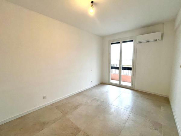 T4 rénové de 84 m² avec balcon filant, ascenseur et parking