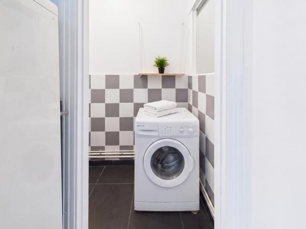 Appartement
         2 pièces
        - 68 m² Exclusivité 129 000 € *