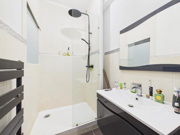 Appartement
         2 pièces
        - 68 m² Exclusivité 129 000 € *