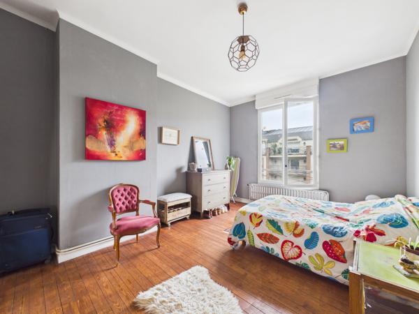 Appartement
         2 pièces
        - 68 m² Exclusivité 129 000 € *