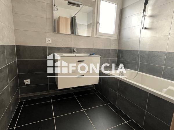 Location Appartement 3 pièces 64.6 m² - 626 CHEMIN DES PINCHINADES Les Pennes Mirabeau 13170