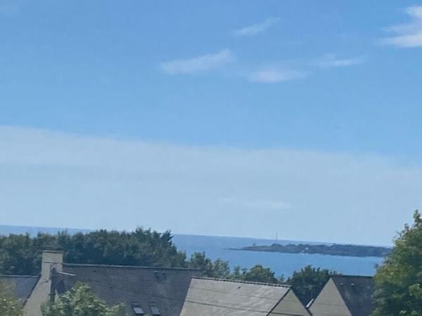 CONCARNEAU CORPS DE FERME sur 1266 m² de terrain situé proche des plages .