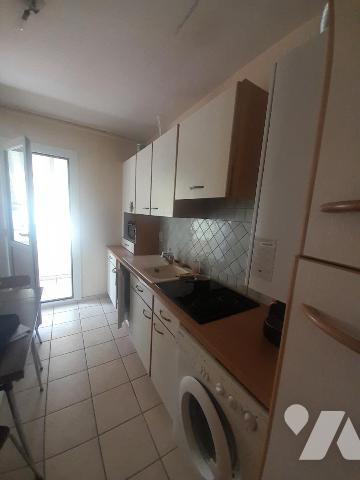 Appartement T2 avec balcon, cellier, et emplacement de parking fermé