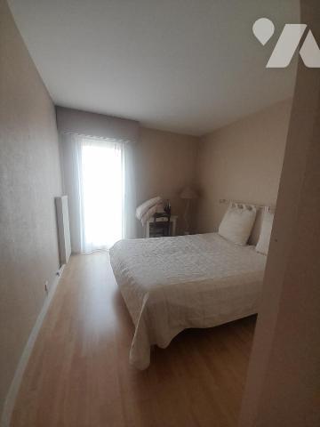 Appartement T2 avec balcon, cellier, et emplacement de parking fermé
