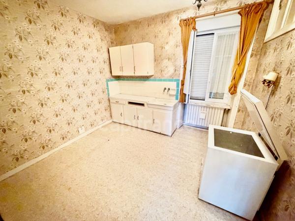 IMMEUBLE - Deux T2 de 42m2 à vendre 5 pièces CARHAIX PLOUGUER (29)