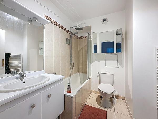 BAS-MONTREUIL, RUE DU PROGRES, PROCHE DE LA PLACE DE LA REPUBLIQUE, 2 PIECES AU CALME SUR COUR