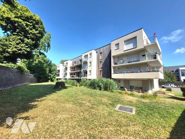 Appartement T2 de standing avec balcon, parking et vue sur la verdure

Au sein d'une copropri...