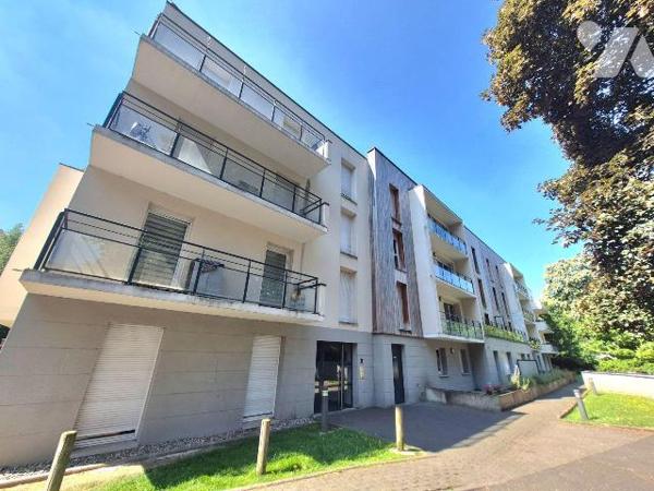 Appartement T2 de standing avec balcon, parking et vue sur la verdure

Au sein d'une copropri...