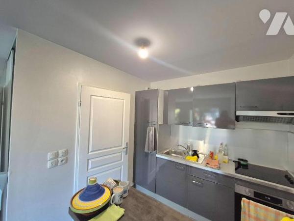 Appartement T2 de standing avec balcon, parking et vue sur la verdure

Au sein d'une copropri...