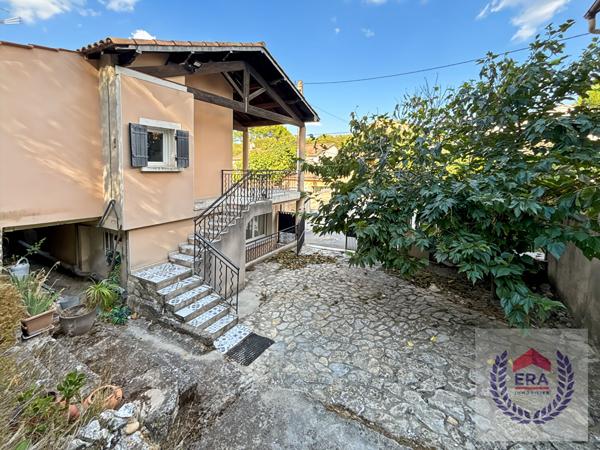 En Exclusivité chez ERA immobilier maison et studio avec jardin et parking