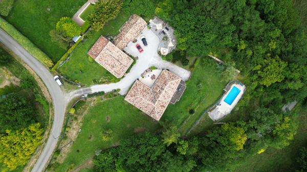 Belvèze (82150) TARN ET GARONNE Maison en pierre avec 3 chambres, maison d'amis, piscine et 8686m2 de terrain