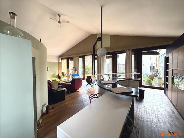 Ensemble immobilier, dépendances, 900m2 et potentiel locatif