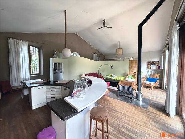 Ensemble immobilier, dépendances, 900m2 et potentiel locatif