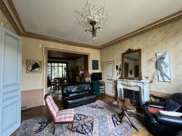 Maison à vendre |  Saint-Amand-Montrond |  11 pièces | 222 m²