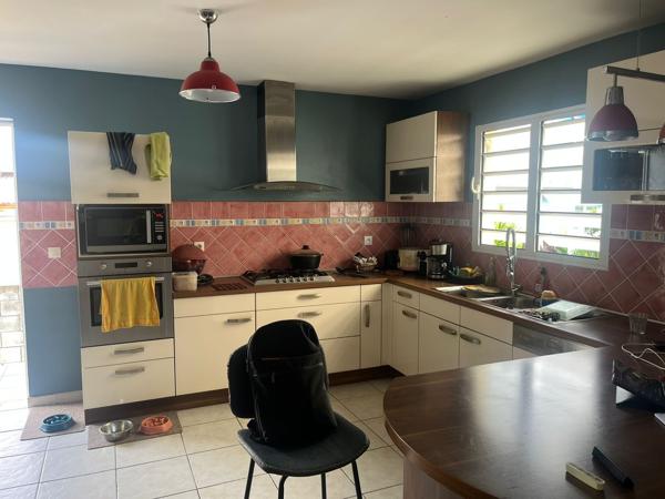 Maison familiale 132 m² – Quartier Français Sainte-Suzanne – 3 chambres – Aucun travaux