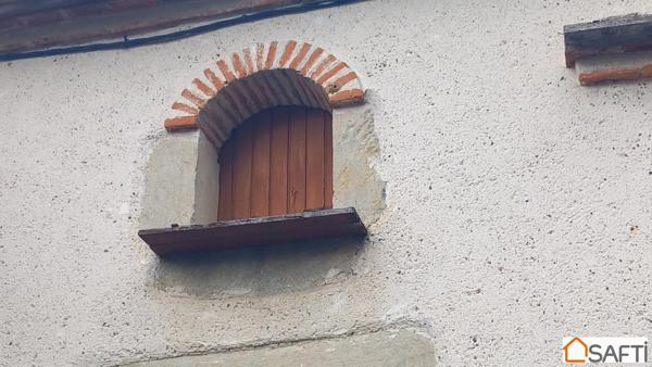 Parcelle 1ha18 maison semi-enterrée 90m2 , dépendances agricoles