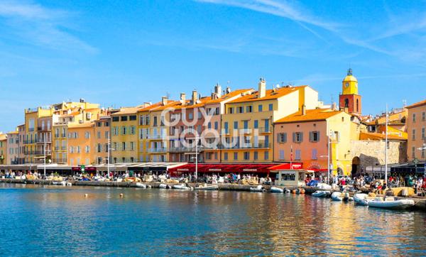 Murs commerciaux de 47 m2 avec réserve à vendre