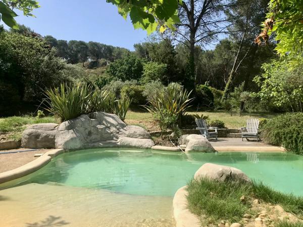 VILLA T6 AVEC PISCINE AU CALME A LOUER A VENTABREN