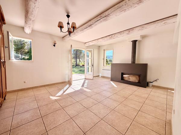 VILLA T6 AVEC PISCINE AU CALME A LOUER A VENTABREN