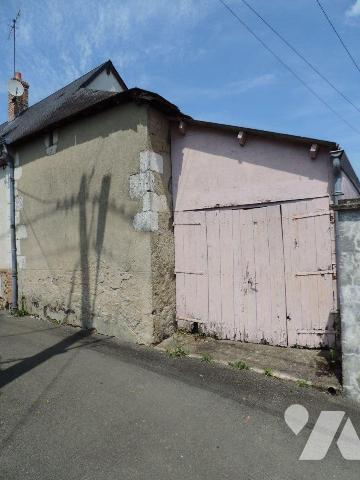Garage à vendre à Montval sur Loir (Sarthe) 

au C?ur de la ville, à proximité piétonne des c...