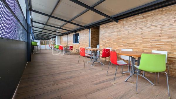 Local d'activité de 1 900 m²