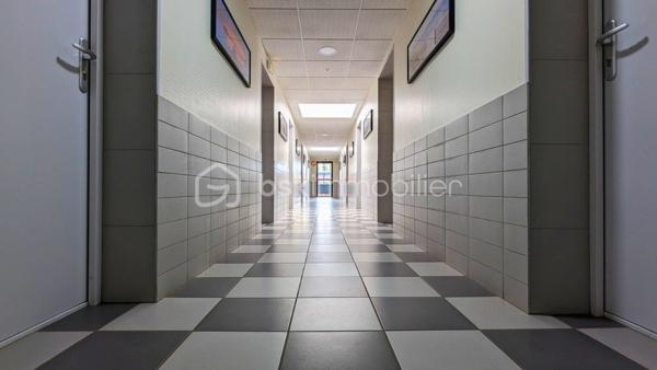 Local d'activité de 1 900 m²