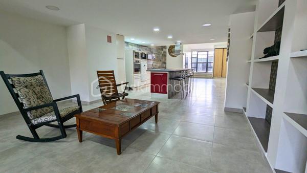 Local d'activité de 1 900 m²