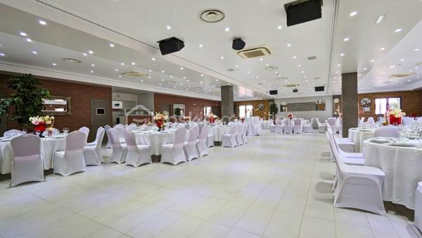 Local d'activité de 1 900 m²