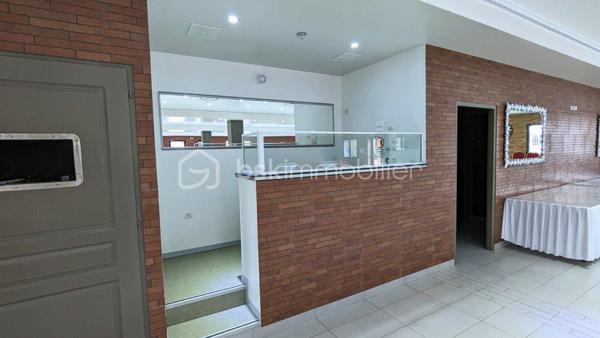 Local d'activité de 1 900 m²