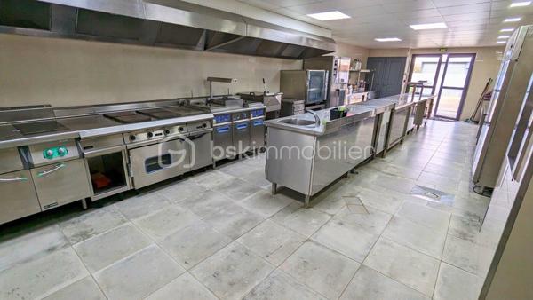 Local d'activité de 1 900 m²