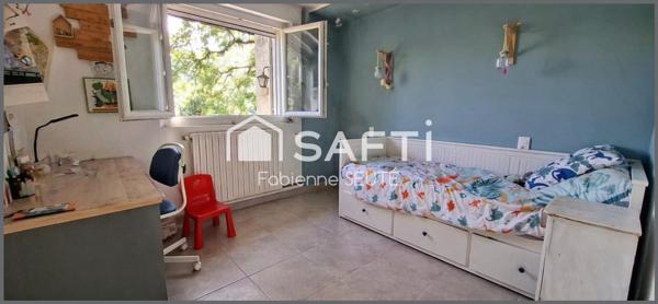 Maison 127 m2 plain pied, terrain 4220 m2, piscine