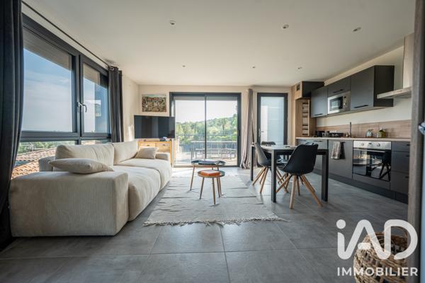 Maison à vendre 7 pièces 301 m² Saint-Étienne-de-Fontbellon