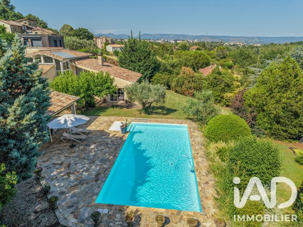 Maison à vendre 7 pièces 301 m² Saint-Étienne-de-Fontbellon