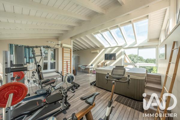 Maison à vendre 7 pièces 301 m² Saint-Étienne-de-Fontbellon