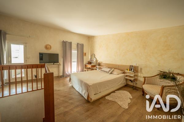 Maison à vendre 7 pièces 301 m² Saint-Étienne-de-Fontbellon