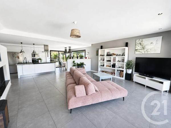 Maison à vendre  5 pièces - 140 m 2   CASTRIES  - 34