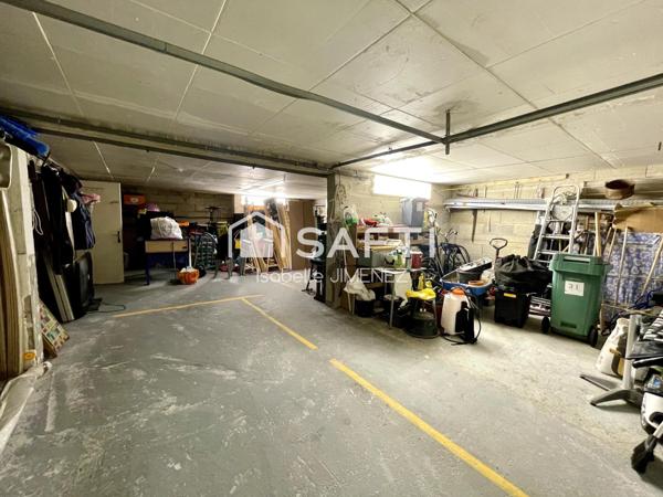 4 chambres / Construction 2000 DPE C / Pièce de vie de près de 50 m2 / garage 62 m2