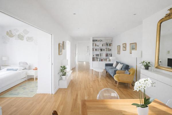 RARE – Neuilly-sur-Seine, élégant appartement de 70 m² baigné de lumière avec vue spectaculaire sur La Défense