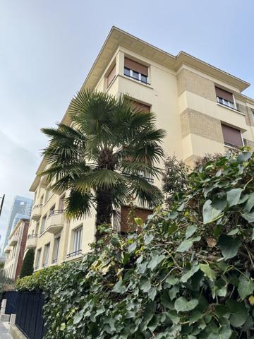 RARE – Neuilly-sur-Seine, élégant appartement de 70 m² baigné de lumière avec vue spectaculaire sur La Défense