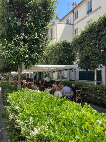 RARE – Neuilly-sur-Seine, élégant appartement de 70 m² baigné de lumière avec vue spectaculaire sur La Défense