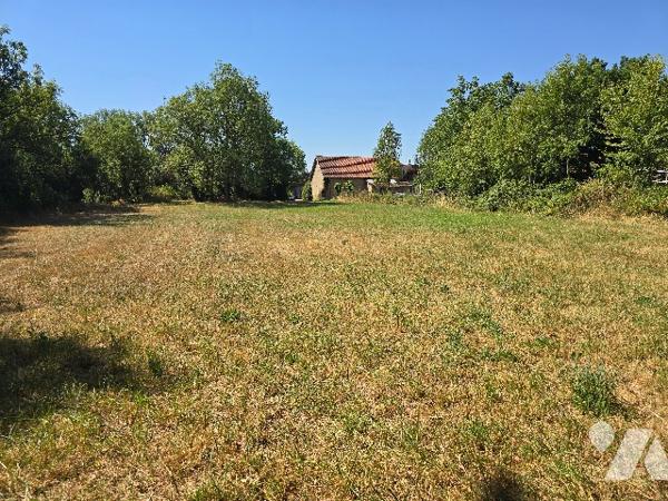 Terrain à bâtir de 2 663 m² – Brugheas (03700)