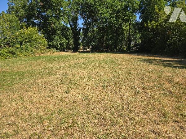 Terrain à bâtir de 2 663 m² – Brugheas (03700)