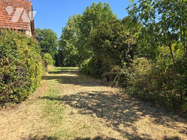Terrain à bâtir de 2 663 m² – Brugheas (03700)