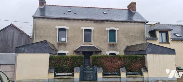 LA GUERCHE DE BGNE - Maison centre-ville - Garage et petit jardin