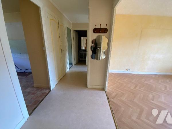 Au 4ème et dernier étage avec ascenseur et balcon, appartement de 66.63m² habitables