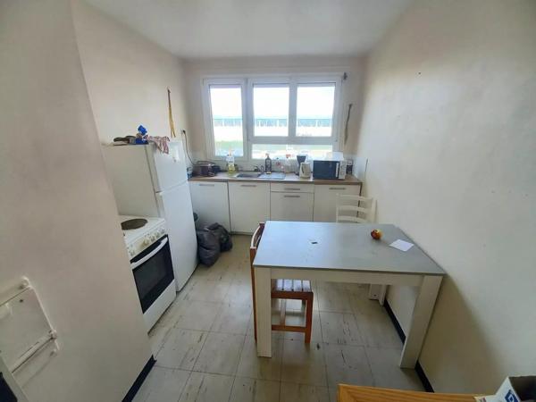 LAVAL POUR INVESTISSEUR STUDIO DE 38 M2 LOUE 360 € HORS CHARGES