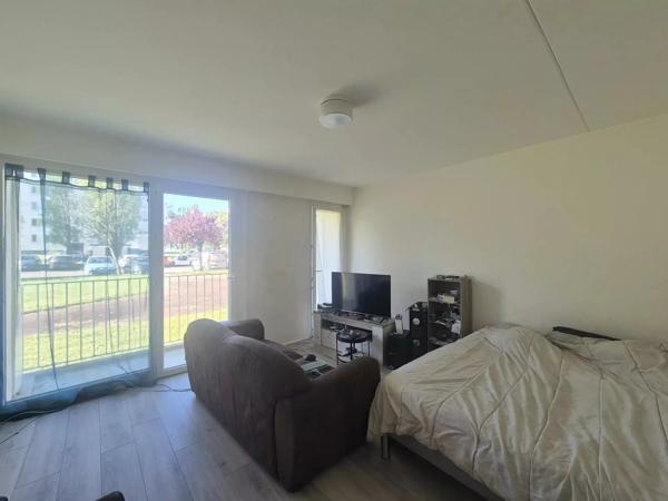 LAVAL POUR INVESTISSEUR STUDIO DE 38 M2 LOUE 360 € HORS CHARGES